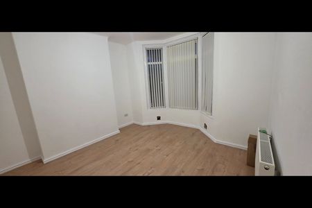 3 Bed End Terrace, Woodhall Road, L13 - Photo 3