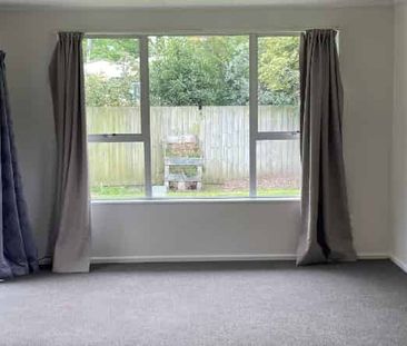 Spacious Three Bedroom House In Ferndown - Photo 1