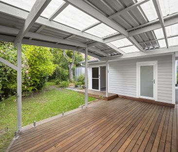 Modern Family Home with Studio - Photo 4