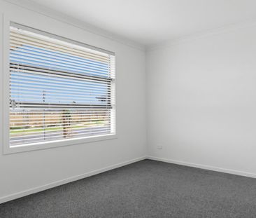 NEW BUILD HOME FOR RENT IN THORNHILL PARK - Photo 1