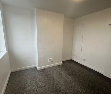 2 Bed Terraced House, Edale Road, NG2 - Photo 2