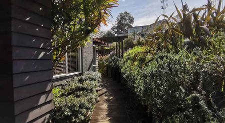 Walking distance to school - Photo 2