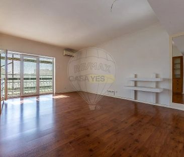 Apartment T5 in Algés, Linda-a-Velha e Cruz Quebrada-Dafundo, Oeiras - Photo 1