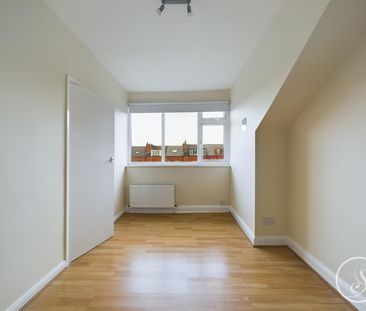 Marshall Terrace, Leeds - Photo 1