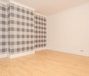 4 bedroom terraced house to rent - Photo 6