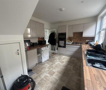 3 bedroom flat to rent - Photo 6