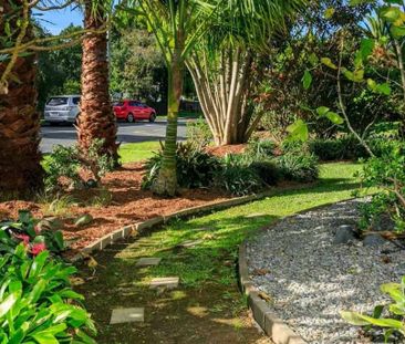 4 B/R, large family home, Long Bay College zone - Photo 3