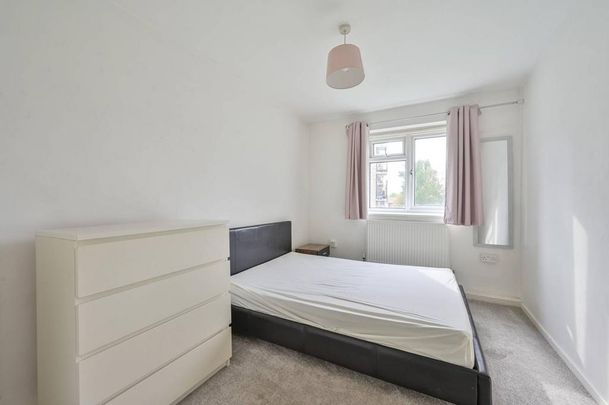 4 bedroom flat to rent - Photo 1