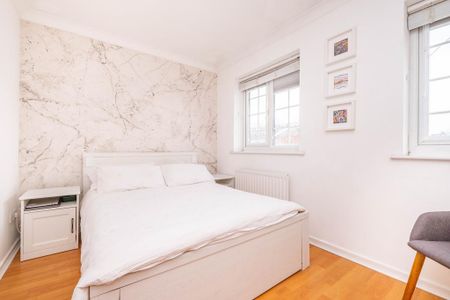 2 bedroom end of terrace house to rent - Photo 3