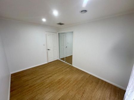 The perfect and ideal location - Photo 3
