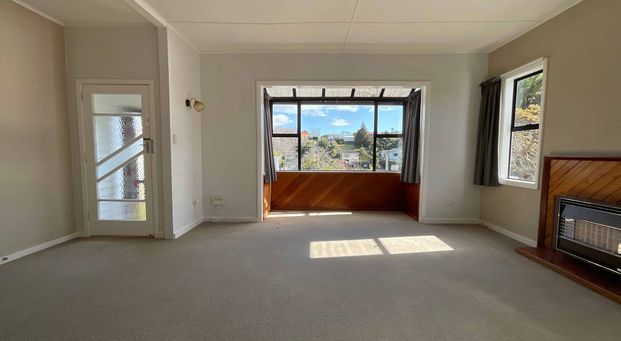 ELEVATED THREE BEDROOMS IN A PRIME LOCATION - Photo 1