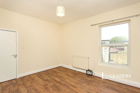 3 bedroom apartment to rent Sundridge Parade, Plaistow Lane, Bromley, BR1 - Photo 2