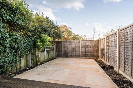 3 bedroom terraced house to rent - Photo 3