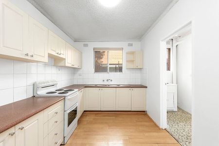 Renovated 2 Bedrooms Unit In The Heart of Homebush West - Photo 2