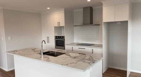 Low Maintenance - Photo 3