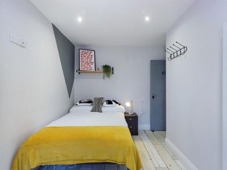 4 bedroom flat to rent - Photo 4