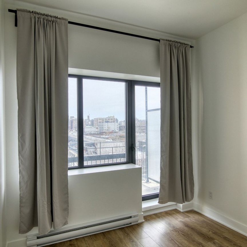 30 Saint Joseph Boulevard Est - Photo 1