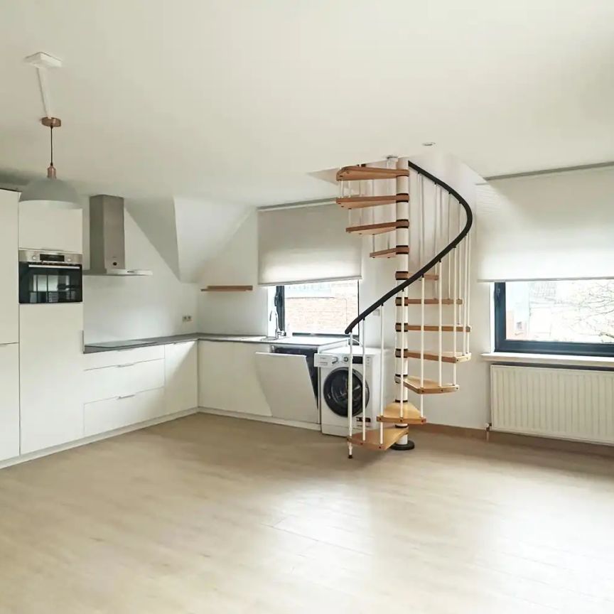 Lichtrijk appartement op zeer gunstige locatie in Wilrijk! - Foto 1