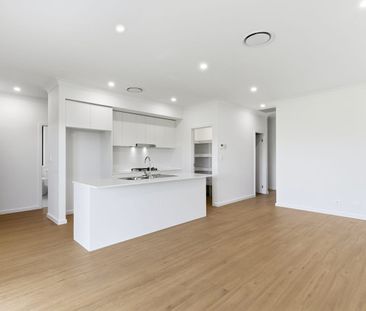 Family Friendly - Room to Grow - Fantastic Yard, Ducted Air Con, Al... - Photo 4