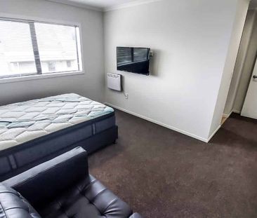 RENT REBATED FIRST 4 WEEKS + 1 WEEK FREE! Waikato Hospital Vicinity - Photo 2