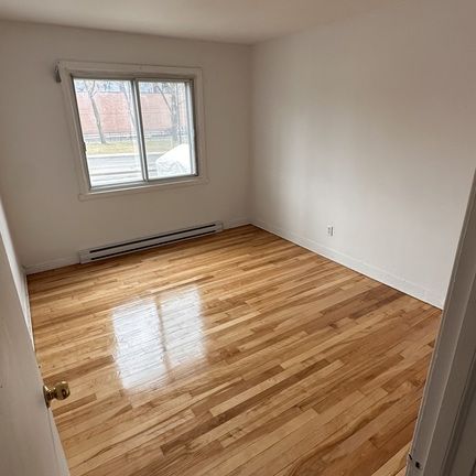 4 1/2 Apt 1550$ -1er Août Rénové - Photo 1