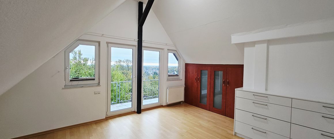 Schuch Immobilien – Exklusives Einfamilienhaus mit parkähnlichem Grundstück - Foto 1