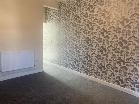 2 bedroom end of terrace house to rent - Photo 4