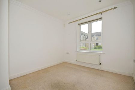 2 bedroom Flat To Let - Photo 3