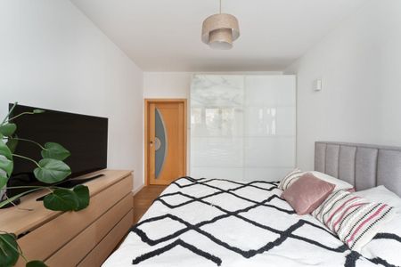 Przytulne, dwupoziomowe mieszkanie z ogródkiem - Zdjęcie 4