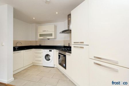 2 bedroom ground floor flat to rent - Photo 5