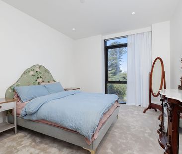 Private luxury & effortless living in the heart of East Melbourne - Photo 2