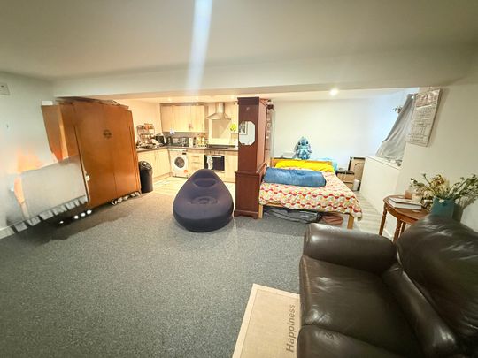 Newton Road, Yeovil, Somerset - Photo 1