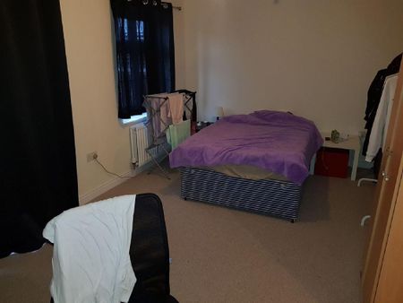 1 bedroom in a house share to rent - Photo 3