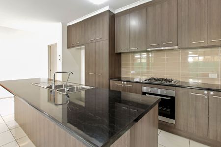 Stunning Family Home in Quite Street - with Solar! - Photo 4