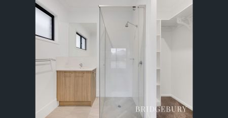 Elegant Living in Palmview! - Photo 3