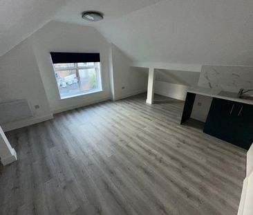 Studio Flat, Central Park Road, E6 - Photo 2