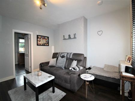 2 Bedroom Terraced For Rent - Photo 4