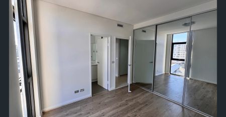 #SPACIOUS 2 BEDROOMS #OPPOSITE TO LIDCOMBE STATION #CONVENIENCE LOCATION - Photo 3