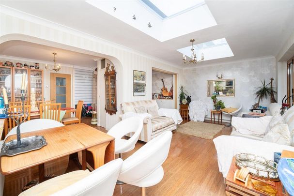 5 bedroom detached house to rent - Photo 1