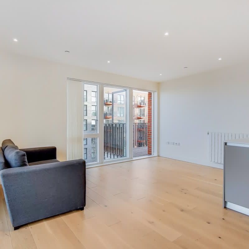 No 1 Street London SE18 - Photo 1