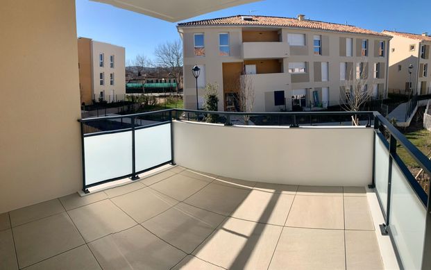 LE PUY SAINTE REPARADE APPARTEMENT T2 TERRASSE ET PARKING, - Photo 1