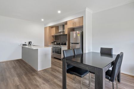 Near New 3 Bedroom Home - Photo 5