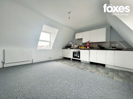 2 bed flat to rent in The Crescent, Bournemouth, Dorset, BH1 4EX - Photo 2