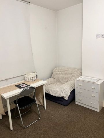 Vine Street, Widnes, Cheshire, WA8 - Photo 2