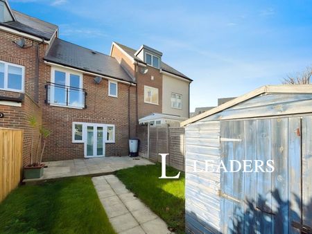 3 bedroom house to rent Southlands Way, Shoreham-by-Sea, West Sussex, BN43 - Photo 2