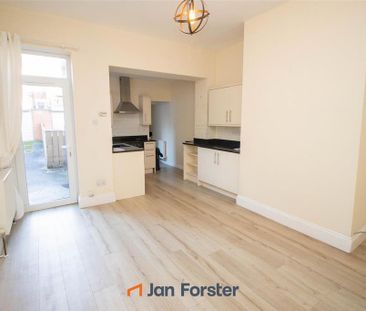 2 bedroom ground floor flat to rent - Photo 3