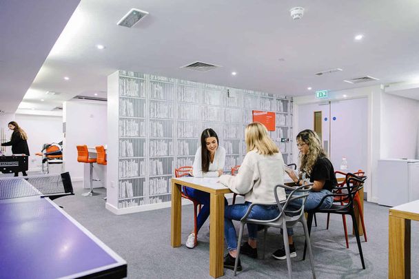 Extra Large Standard Double Ensuite - Photo 1