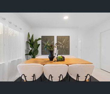 Spacious Family Living with Pool in the Heart of Redlynch! - Photo 2