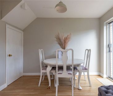 Shelbourne Mews, Macclesfield, Cheshire, SK10 - Photo 2