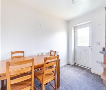 3 bedroom end of terrace house to rent - Photo 5